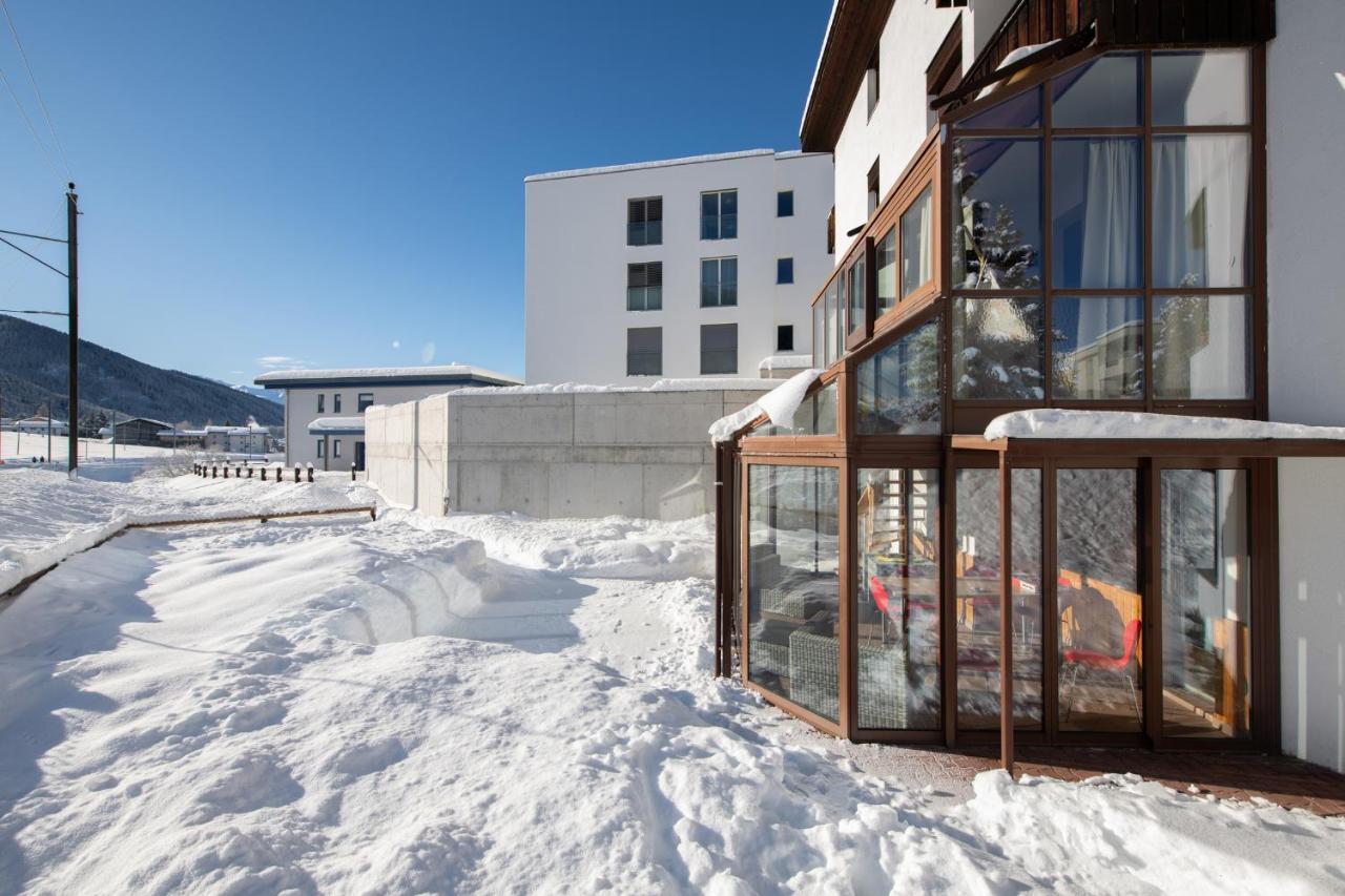 Agrimonia - 5,5-Zi Duplex Wohnung Bis 9 Personen Mit Eigenem Garten Davos Eksteriør bilde