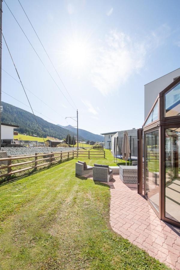 Agrimonia - 5,5-Zi Duplex Wohnung Bis 9 Personen Mit Eigenem Garten Davos Eksteriør bilde